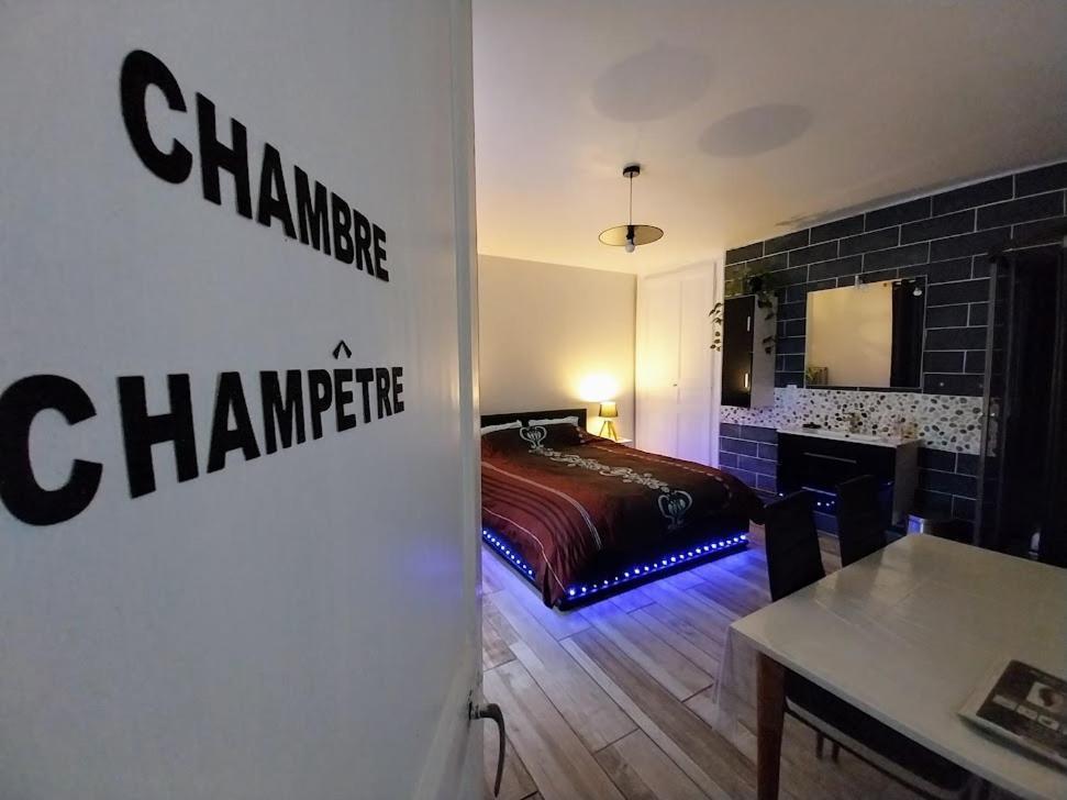 Au Pays D'Angeline Hotel La Pacaudière Kamer foto