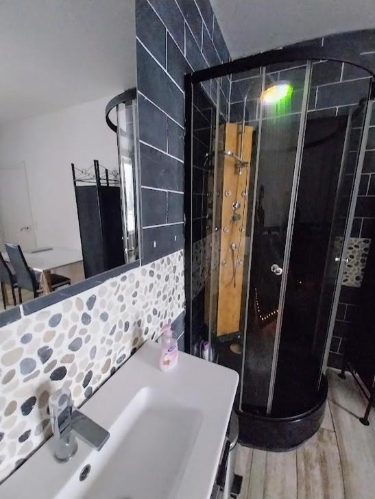Au Pays D'Angeline Hotel La Pacaudière Kamer foto